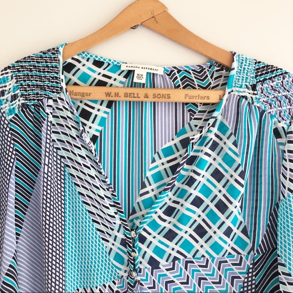 Banana Republic Blue Geometric Print Blouse M - Picture 2 of 8